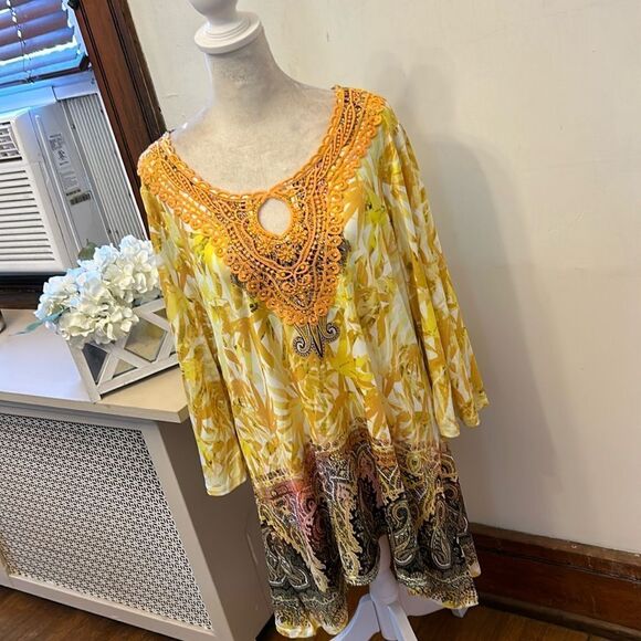 One Emerald yellow floral crocheted sparkle tunic Size XL EUC - Picture 1 of 10